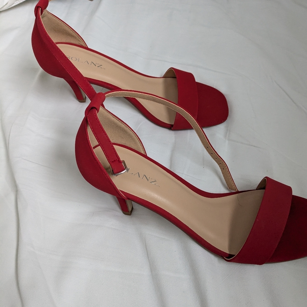 Red heels - Picture 3 of 5